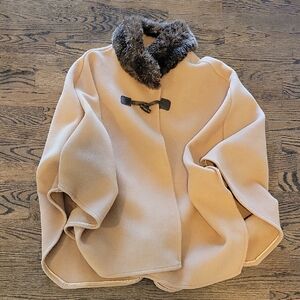 JONES NEW YORK Tan Cape with Fur Collar